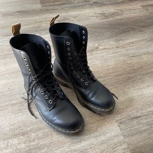 1490 Dr Martens Size 11 10 eyehole woman's vegan Dr martens.  Only worn once.